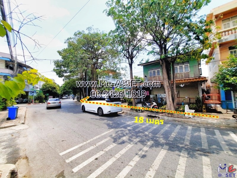 ขายที่ดินพร้อมสิ่งปลูกสร้าง ย่าน ถนนประชาธิปไตย นางสร้อยระย้า พลายแก้ว ต.ท่าพี่เลี้ยง อำเภอเมือง สุพรรณบุรี : ใกล้โกหนุ่มก๊วยเตี๋ยวเนื้อรสเด็ด : 163.5 ตร.วา