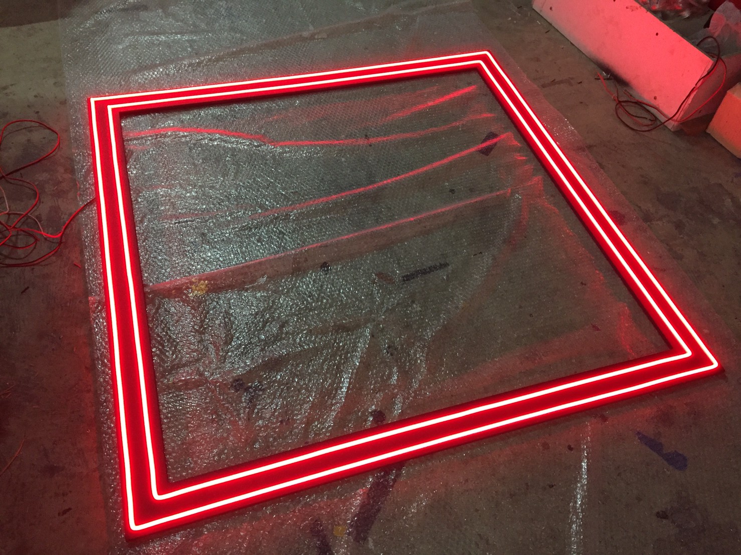 ไฟนีออน เฟค