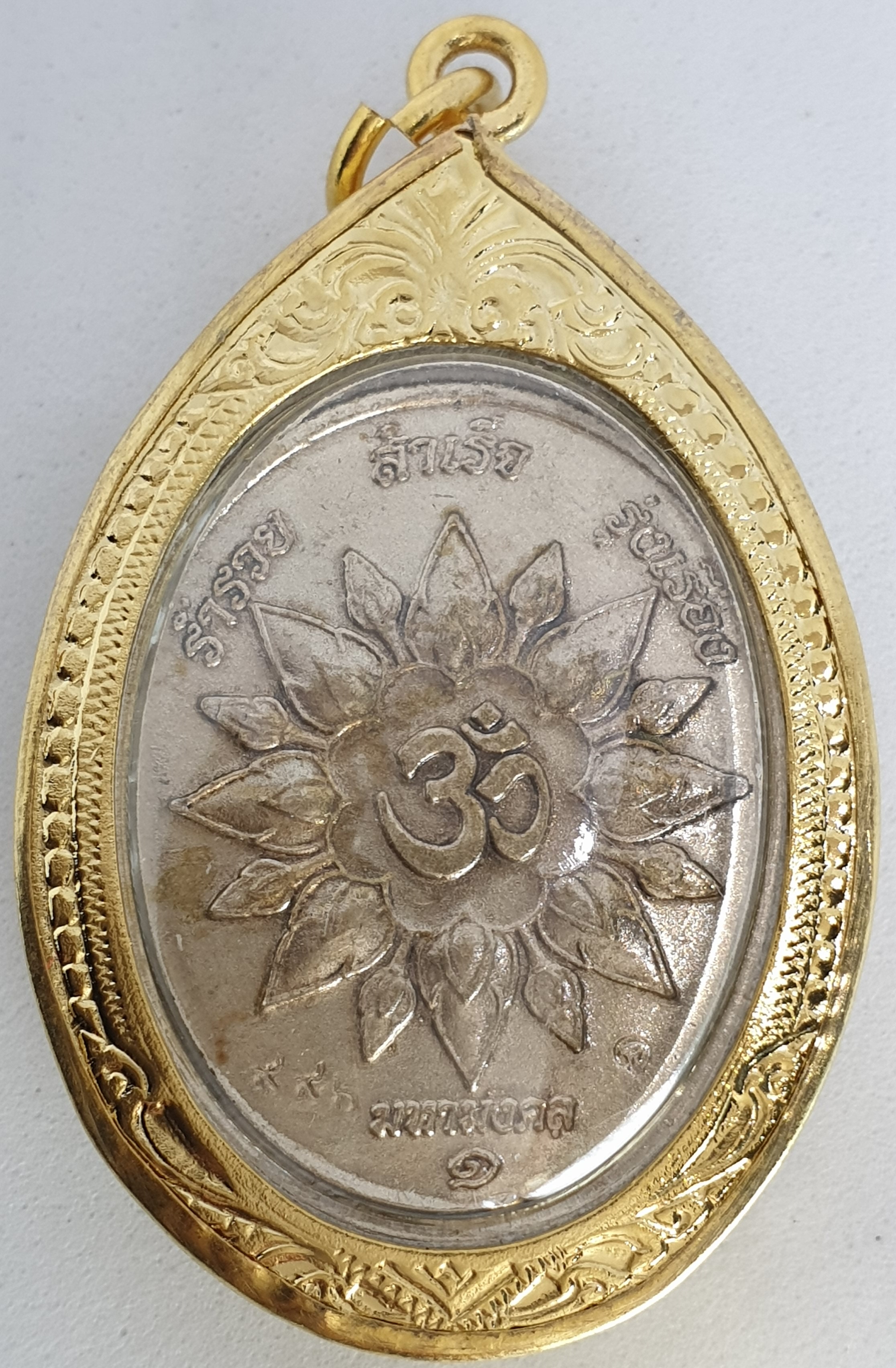 จี้ พระพิฆเนศวร์ ปางนั่งประทานพรหลังสัญลักษณ์โอมเนื้อเงินอัลปาก้าสูง4ซม.กว้าง3ซม.หนา0.5ซม. กรอบทองไมครอน