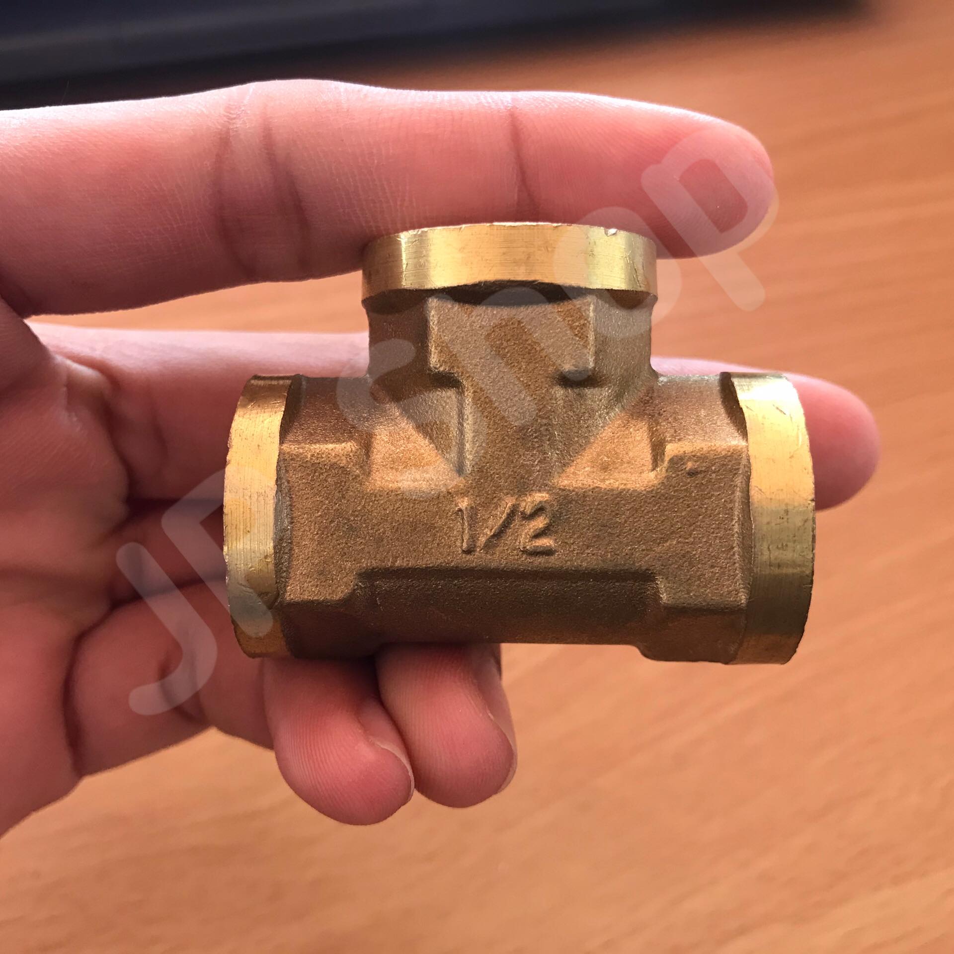 ข้อต่อสามทางทองเหลือง ขนาด 4 หุน เกลียวใน ข้อต่อ สามทาง ทองเหลือง เกลียวใน 4 หุน #0554