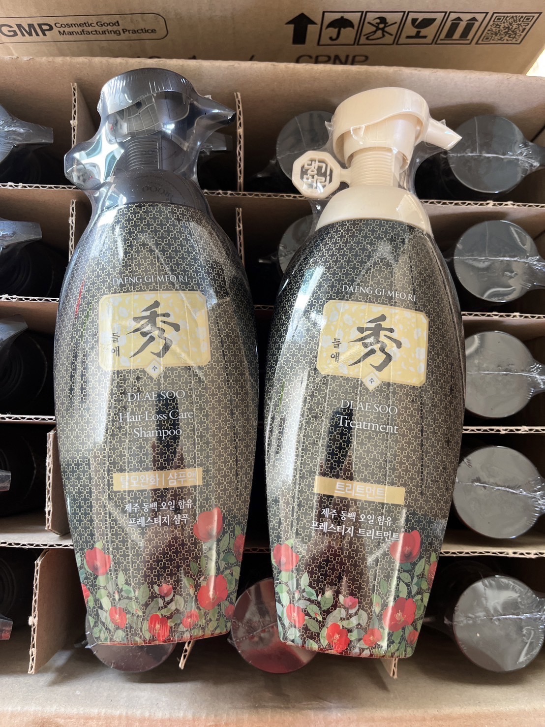 แชมพู/ทรีทเม้นต์ Daeng Gi Meo Ri Dlae Soo Hair Loss Care Shampoo/Treatment 400ml. สำหรับผู้ที่มีปัญหาผมขาดหลุดร่วงจากประเทศเกาหลี