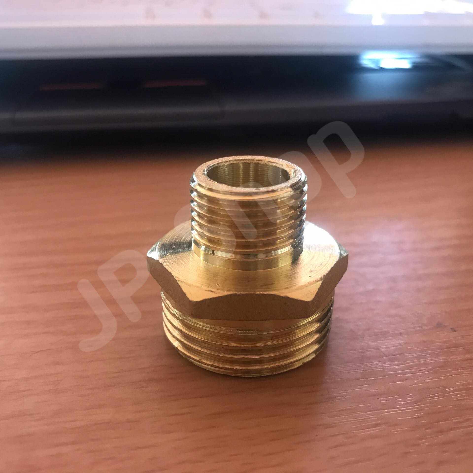 ข้อต่อทองเหลือง นิปเปิ้ล 1 '' ลด 4 หุน ข้อต่อ ทองเหลือง นิปเปิ้ล ขนาด 1 '' ลด 4 หุน #0154