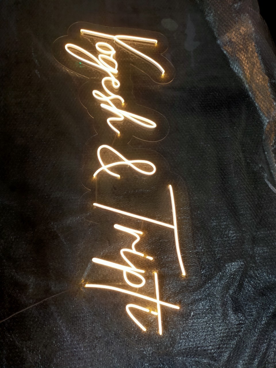 ไฟนีออน เฟค