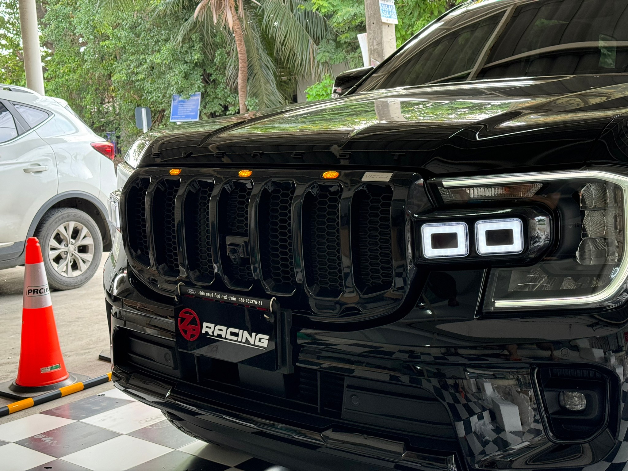 กระจังหน้าฟอร์ด Everest Next Gen รุ่น Victor