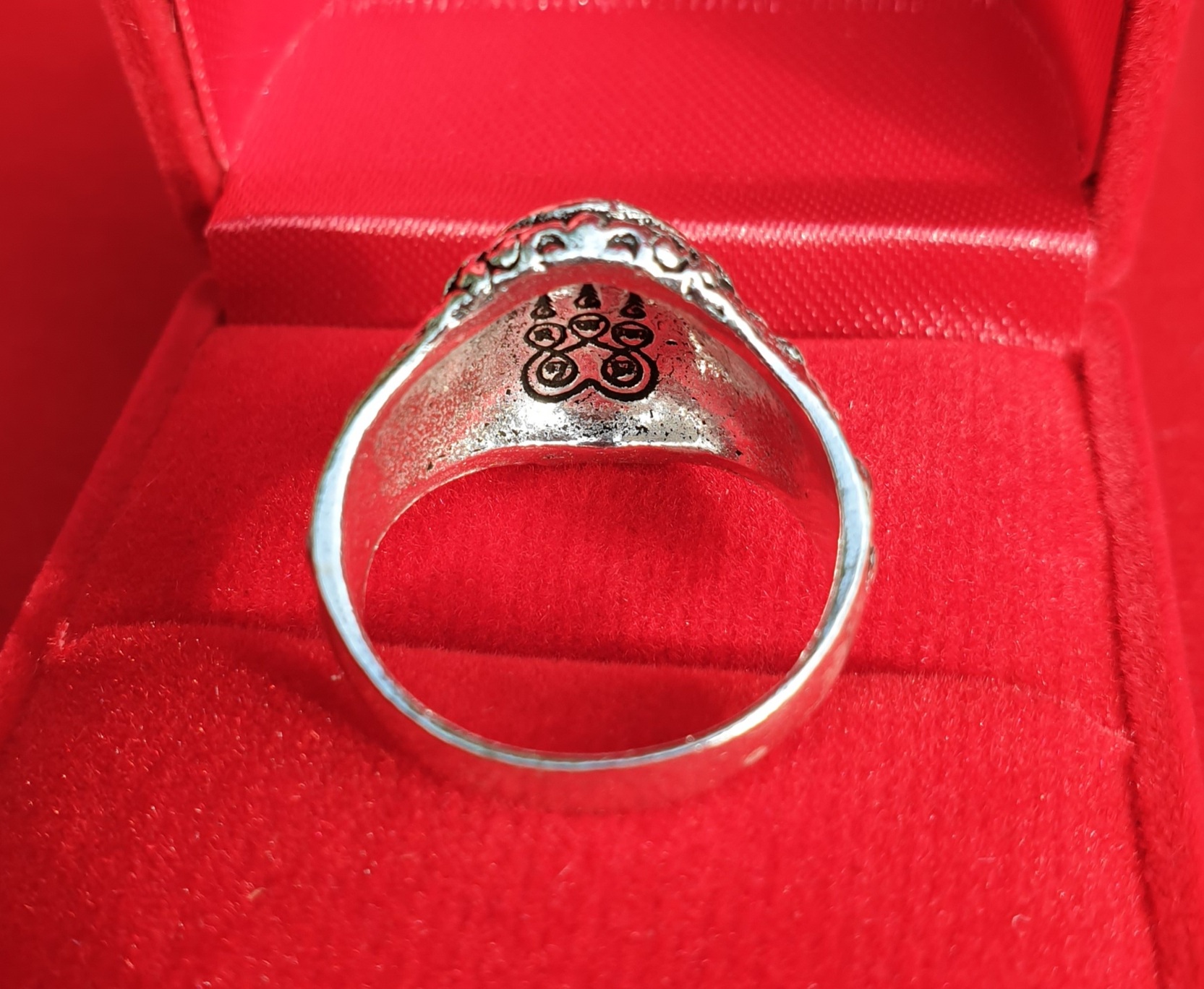 แหวน ไอ้ไข่ รับประกัน เงินแท้ 92.5% หนัก1บาท พร้อมกล่อง มี4ขนาดให้เลือก 7 8 9 10. +++แถมฟรีผ้ายันต์ +++ปลุกแสกให้แล้ว