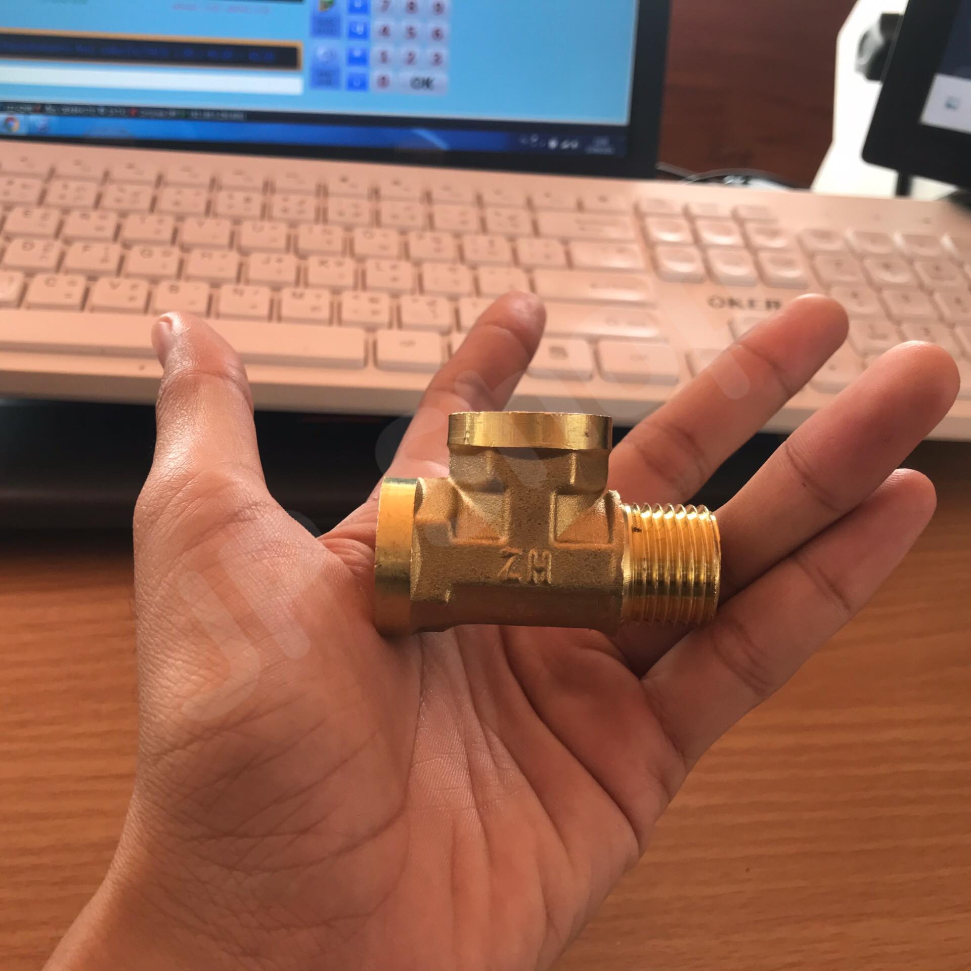 ข้อต่อทองเหลืองสามทางขนาด 4 หุน เกลียวนอก1 เกลียวใน 2 ข้อต่อ เกลียวนอก-ใน-ใน ทองเหลือง สามทาง #2254