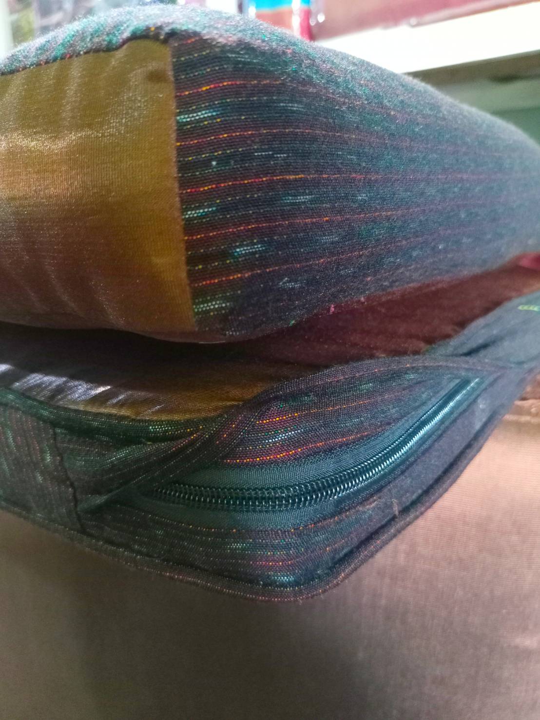 หมอนสามเหลี่ยม 15ช่องติดเบาะ3พับเสริมฐาน2ชั้น 60cmx180cmx56 cm// Triangle Thai Floor Cushions Traditional.