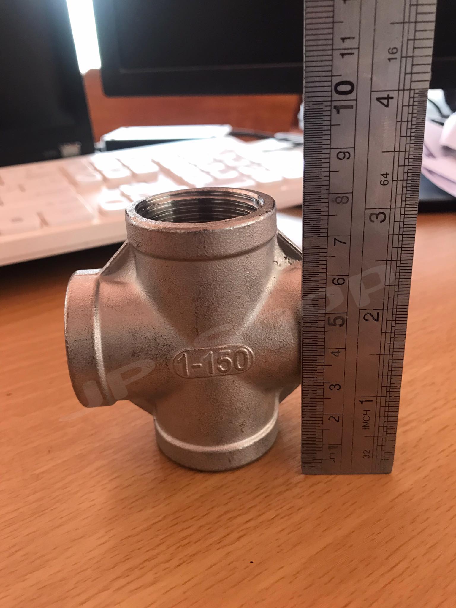 ข้อต่อสี่ทางเกลียวใน ขนาด1นิ้ว สแตนเลส304 #1233