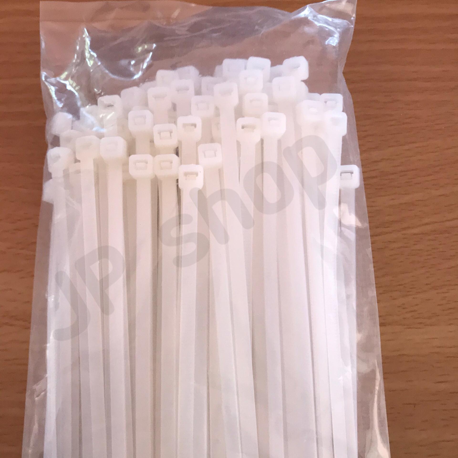 สายรัด CABLE TIE เคเบิ้ลไทร์ 10นิ้ว เหมาะสำหรับนำไปใช้งานต่าง ๆ อาทิเช่น เคเบิ้ลไทร์ใช้รัดสายไฟ, สายแลน (LAN), สายโทรศัพท์, สายสัญญาณ, สายเคเบิ้ลให้เรียบร้อย โกดังในไทย สั่งปุ๊บส่งปั๊บ