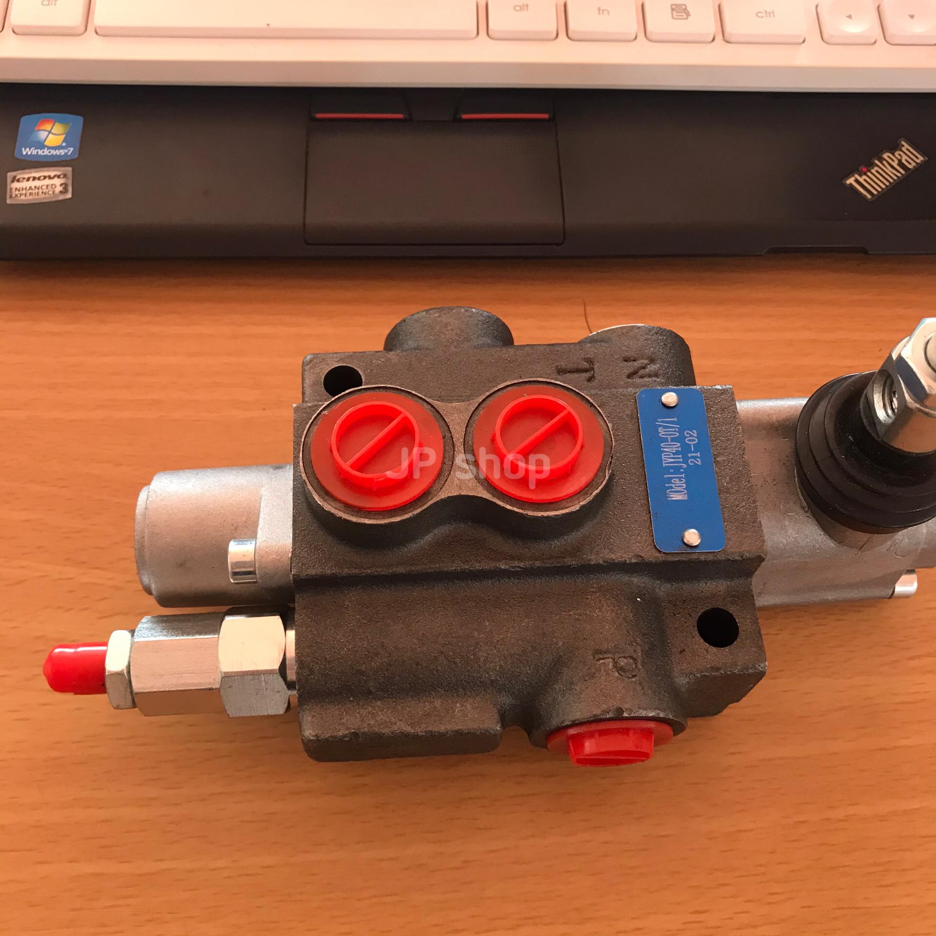 คอนโทรลวาล์ว 1 แกน 40 ลิตร Control valve 1 P 40 สำหรับติดตั้งคอนโทรลรถไถ ,คอนโทรลรถแทรกเตอร์, คอนโทรลรถเกี่ยวข้าว,คอนโทรลแบบมือโยค