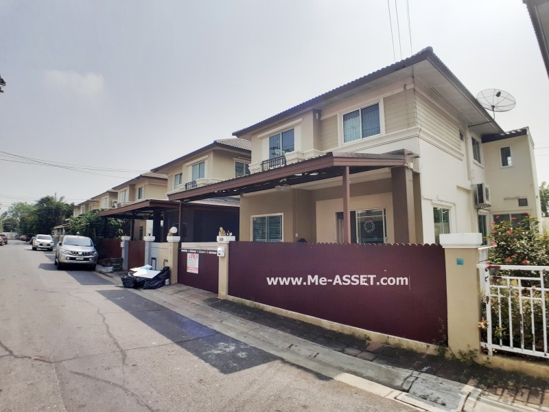 ขายบ้านแฝด ม.นลินวิลล์พลัส ถ.เคหะร่มเกล้า แขวงสะพานสูง เขตสะพานสูง กรุงเทพ / พื้นที่ 2 ชั้น 39 ตารางวา