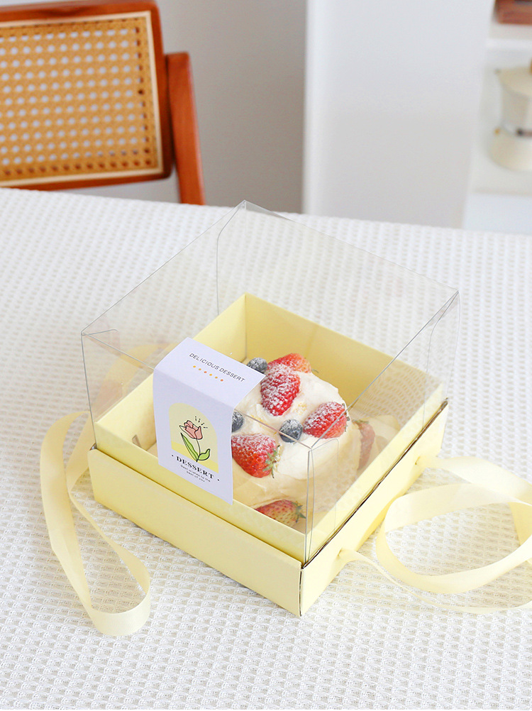 กล่องเค้กแบบใส ฐานสีเหลืองพร้อมริบบิ้นหูหิ้ว ขนาด 1 ปอนด์