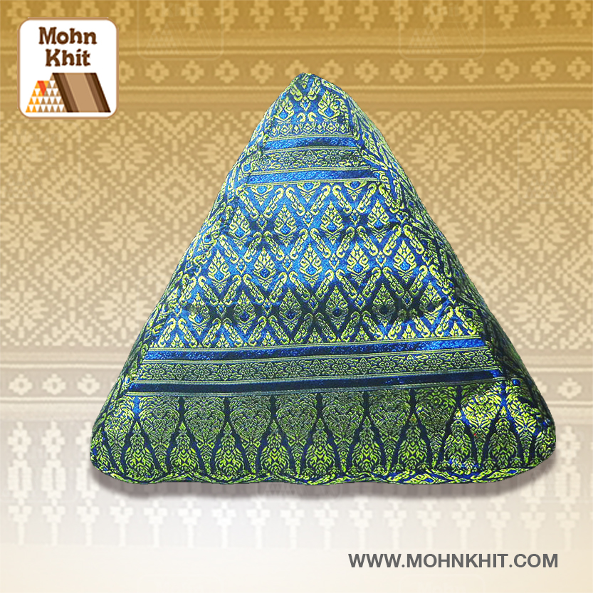 หมอนสามเหลี่ยมผ้าไหมดิ้นทองโทนสีน้ำเงิน 55cmx38cmx40cm// Thai Tri-angle Cotton kapok Traditional Floor Cushions.