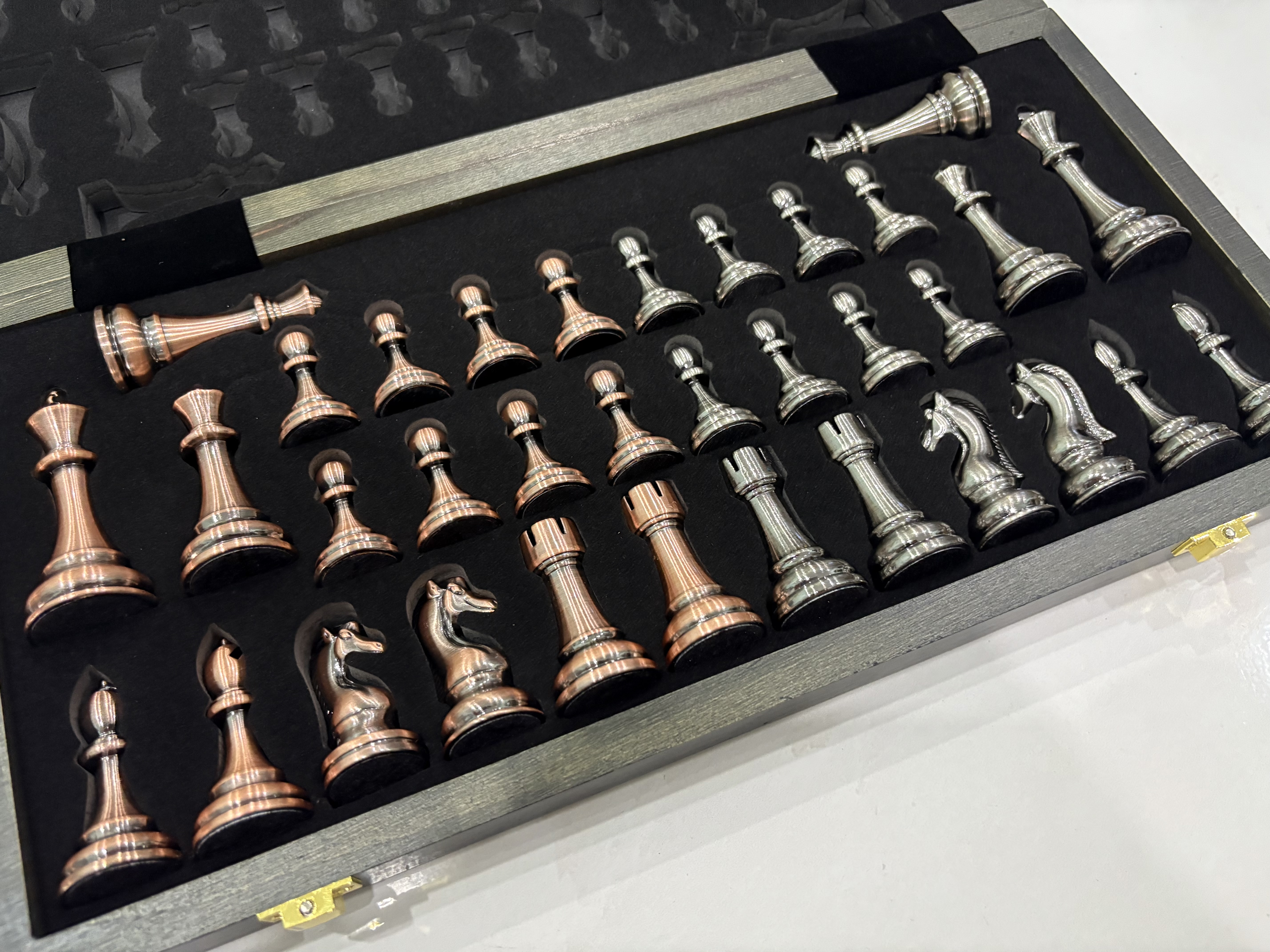 ชุดหมากรุกสากลไม้ebony+maple(ตัวzinc alloy) Gold Knight Wooden Chess Set 8