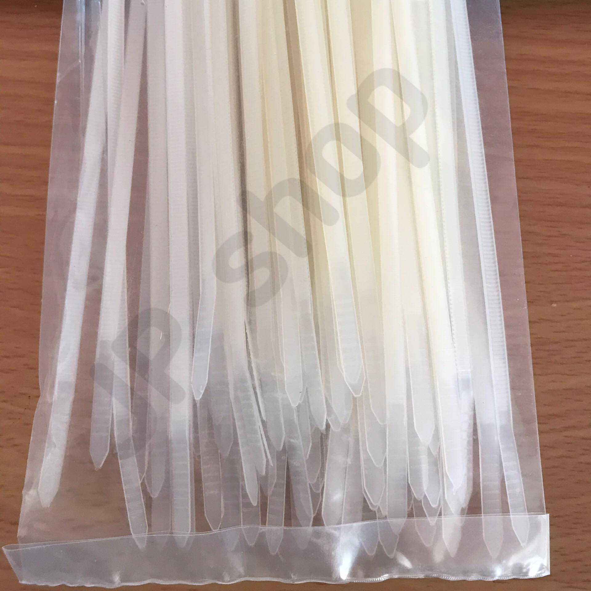 สายรัด CABLE TIE เคเบิ้ลไทร์ 12นิ้ว เหมาะสำหรับนำไปใช้งานต่าง ๆ อาทิเช่น เคเบิ้ลไทร์ใช้รัดสายไฟ, สายแลน (LAN), สายโทรศัพท์, สายสัญญาณ, สายเคเบิ้ลให้เรียบร้อย โกดังในไทย สั่งปุ๊บส่งปั๊บ