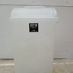 ถังขยะพลาสติกใส ทรงเหลี่ยม ฝาแกว่ง 40 ลิตร