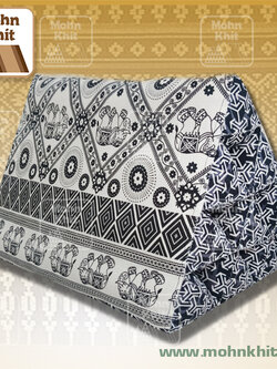หมอนสามเหลี่ยม 10 ช่องลายชนเผ่าพื้นเมือง 50x28x30Cm Tri-angle kapok 100%Traditional Floor Cushions 10 holes.