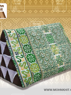 หมอนสามเหลี่ยม 10 ช่องลายชนเผ่าพื้นเมือง 50x28x30Cm Tri-angle kapok 100%Traditional Floor Cushions 10 holes.