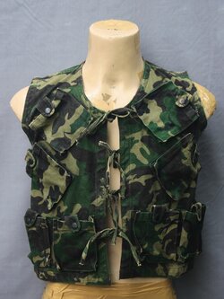 เสื้อกั๊กทหารไทย 2527