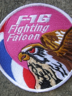 อาร์ม F16 พื้นสีชมพู