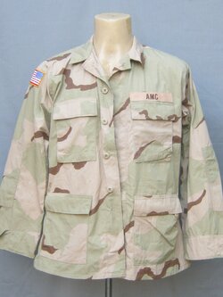 เสื้อทหารสหรัฐ ลานพรางสามสี