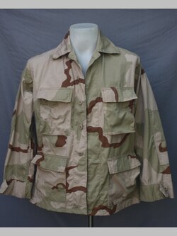 ขายแล้ว เสื้อทหารสหรัฐ ลายพรางสามสี Small Short