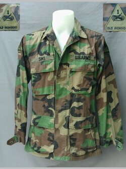 เสื้อทหารสหรัฐพร้อมอาร์ม