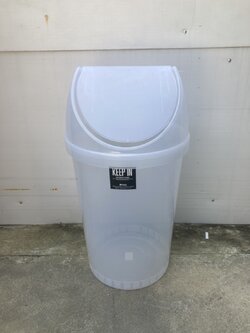 ถังขยะพลาสติกใส ทรงกลม ฝาแกว่ง 45 ลิตร