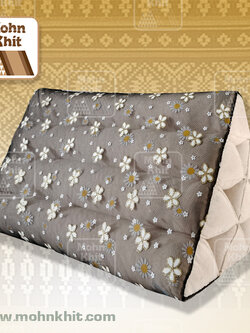 หมอนสามเหลี่ยมแต่งลูกไม้ 10 ช่อง50x28x30Cm Tri-angle kapok 100%Traditional Floor Cushions 10 holes.
