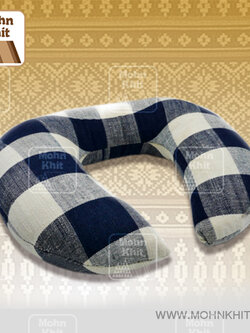 หมอนขิดรองคอในรถ,หมอนรองคอ,หมอนขิดรองคอ ลายสก๊อต 23 cm x ยาว 29 cm //Neck Pillow To Sleep In Car .