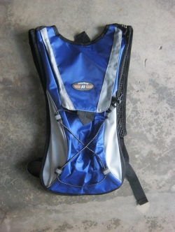 เป้ใส่น้ำ 2 ลิตรใหม่