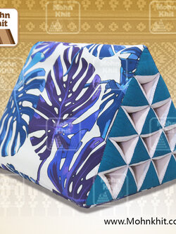 หมอนสามเหลี่ยม15ช่องลายบูลฮาวาย 52cmx36cmx32cm// Thai Tri-angle Cotton kapok 100%Traditional Floor Cushions .