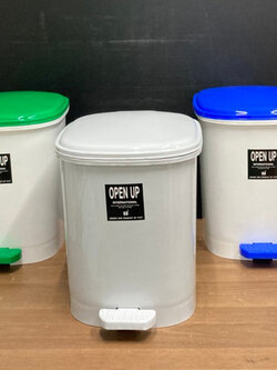 ถังขยะเท้าเหยียบ ทรงเหลี่ยม ฝาสี 12 ลิตร