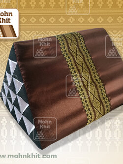 หมอนสามเหลี่ยม15ช่องเดี่ยวผ้าไหมไทยตัดต่อ 52cmx36cmx32cm// Thai Tri-angle Cotton kapok 100%Traditional Floor Cushions.
