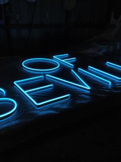 ไฟนีออน เฟค