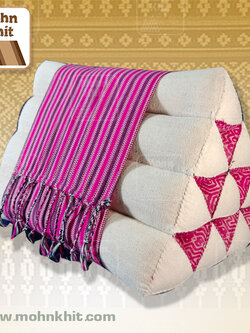 หมอนสามเหลี่ยมกลางแต่งสไบ 10 ช่อง35x25x21 Cm//Tri-angle kapok 100%Traditional Floor Cushions 10 holes.