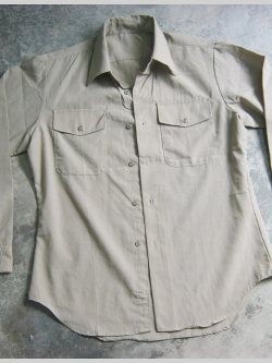 เสื้อทหารสีกากี