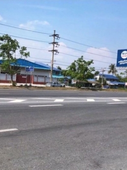 ขายโรงงาน สำนักงาน โชว์รูมสินค้า พร้อมโกดังสินค้า + อาคารบ้านพักคนงาน 27 ห้อง ถ.บรมราชชนนี ต.หอมเกร็ด อ.สามพราน นครปฐม / พื้นที่ 800 ตารางวา