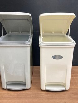 ถังขยะทรงเหลี่ยม เท้าเหยียบ 10 ลิตร