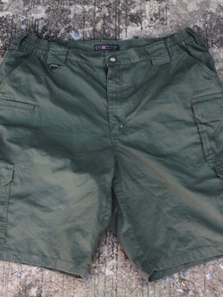 ขายแล้ว กางเกงขาสั้น 511 สีเขียวทหาร