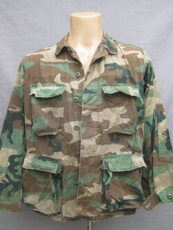 เสื้อทหารลายพราง