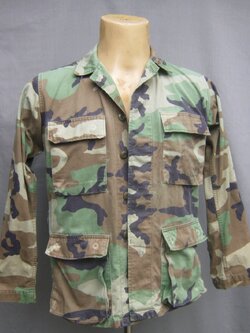 เสื้อทหารลายพราง