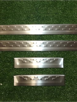 คิ้วบันได Stainless Mazda 2