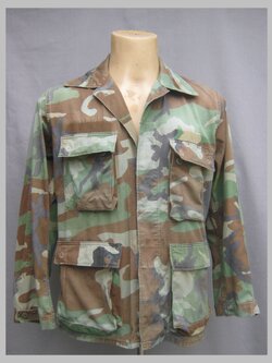 เสื้อทหารลายพราง