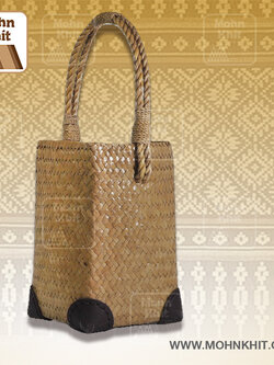 กระเป๋ากระจูดเสริมมุม // Rattan coin purse, woven in a shape 30x15x10cm