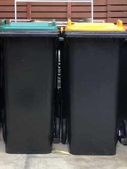 ถังขยะเท้าเหยียบ ถังขยะสีดำ ฝาสี พร้อมล้อเข็น ถังขยะแบบเหยียบ 120 ลิตร