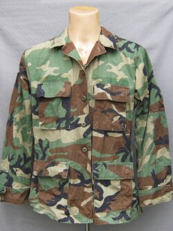 เสื้อทหารสหรัฐ M81 woodland