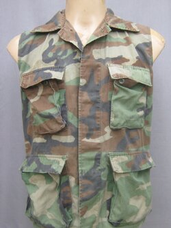 เสื้อทหารสหรัฐตัดแขน