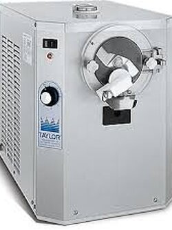 ็HARD SERVER TAYLOR ICE CREAM เครื่องทำไอศครีมชนิดแข็ง Model S104 แบบตั้งโต๊ะ