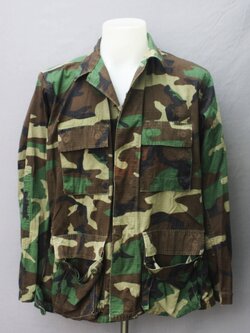 เสื้อทหารสหรัฐ M81 woodland